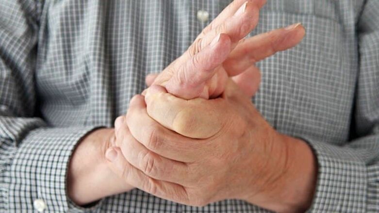 Comment se débarrasser de la douleur dans les articulations des doigts